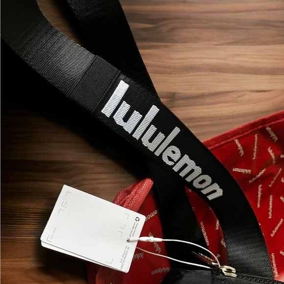 Black Lululemon Belt Bag/Fanny Pack/Crossbody - Picture 4 of 6